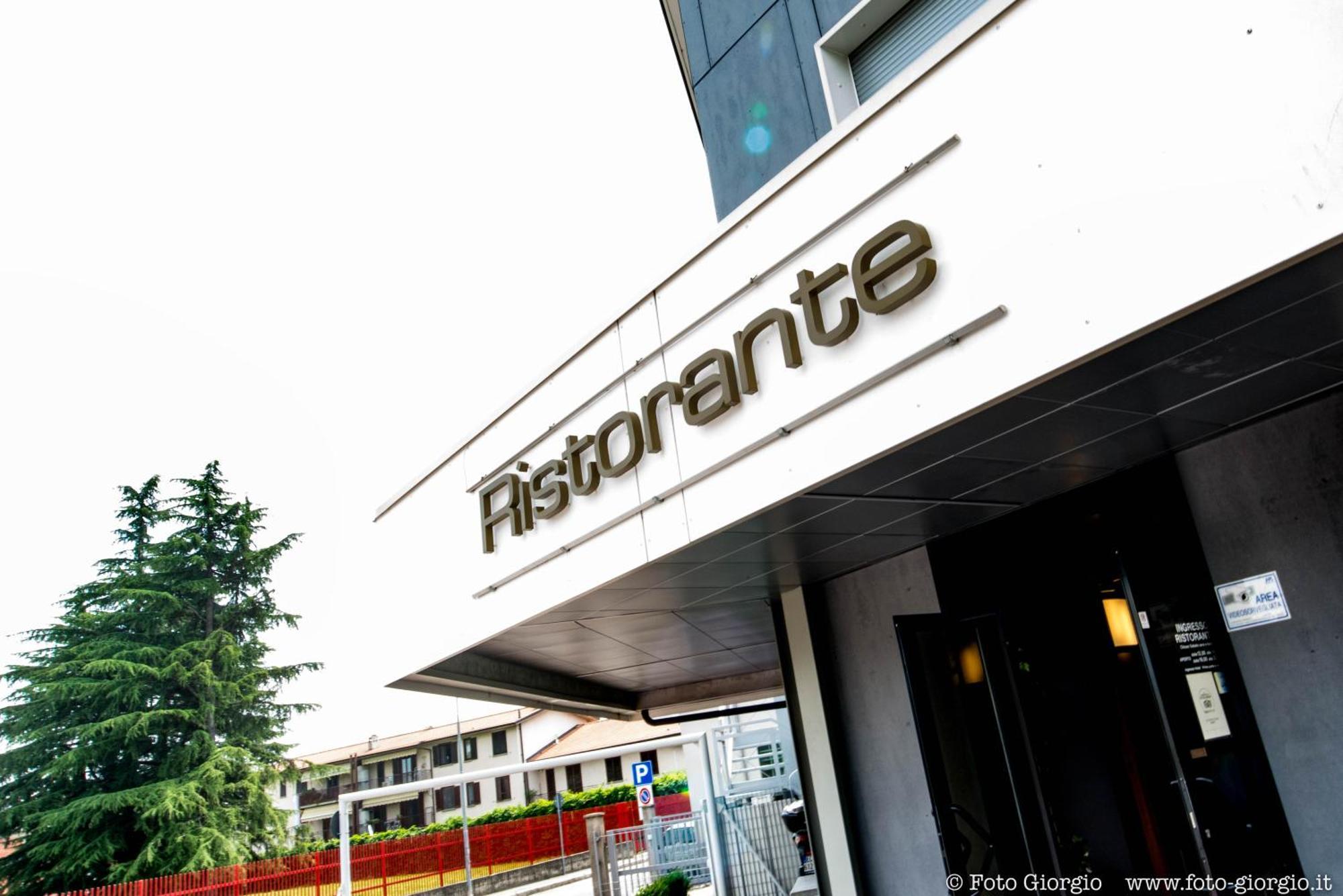 Hotel Daina Dalmine Eksteriør billede